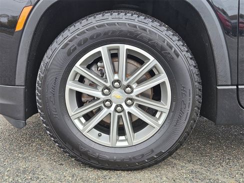 Used 2023 Chevrolet Traverse LT image 32