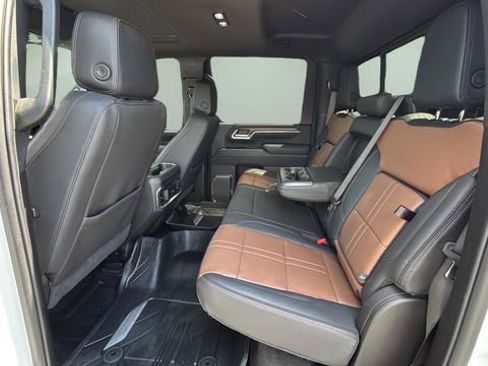 Used 2025 Chevrolet Silverado 2500 High Country w/ Technology Package AWD/4WD image 20