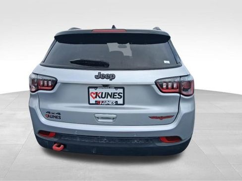 Used 2025 Jeep Compass Trailhawk AWD/4WD image 9