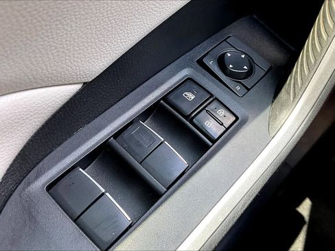 Used 2020 Toyota RAV4 XLE Premium FWD image 34