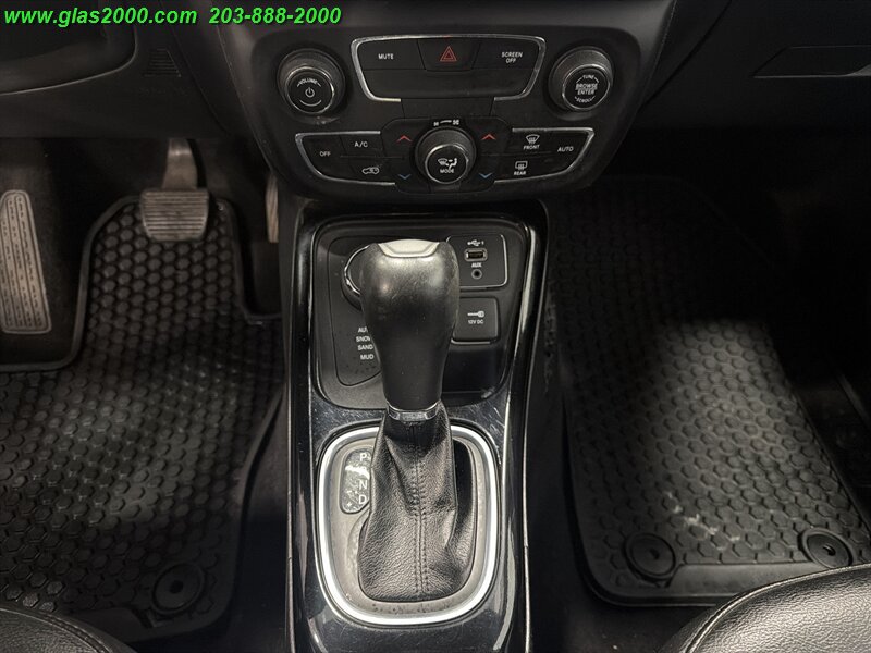 Used 2020 Jeep Compass Latitude AWD/4WD image 17
