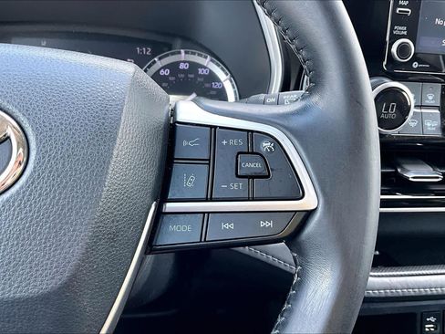 Used 2022 Toyota Highlander XLE image 25