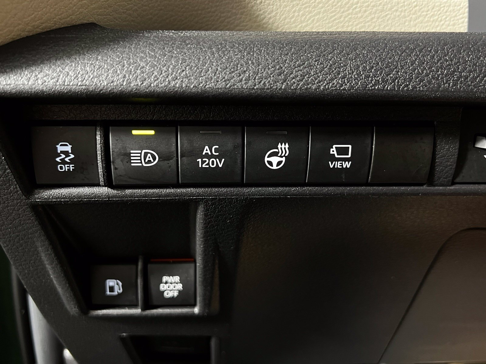 Certified 2025 Toyota Sienna Platinum FWD image 23