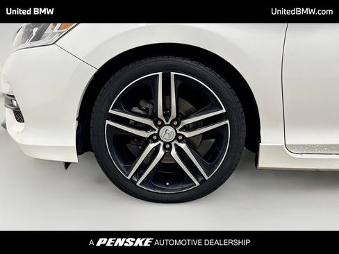 Used 2017 Honda Accord Sport Special Edition image 2