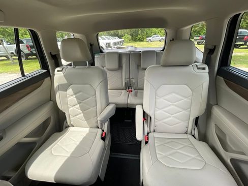Used 2024 Volkswagen Atlas SE FWD image 9