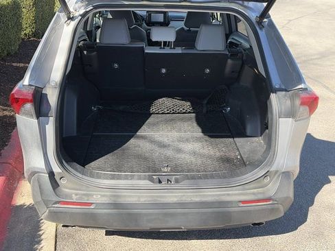 Used 2019 Toyota RAV4 XLE Premium image 3