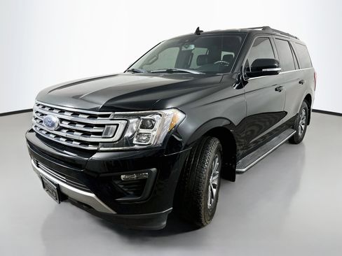 Used 2018 Ford Expedition XLT w/ Equipment Group 202A AWD/4WD image 3