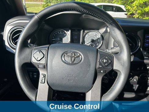 Used 2017 Toyota Tacoma TRD Off-Road AWD/4WD image 19