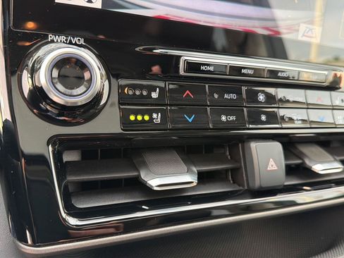 Certified 2020 Toyota Highlander Limited FWD image 28