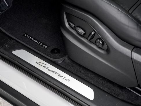 New 2026 Porsche Cayenne Coupe AWD/4WD image 11