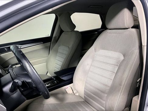 Used 2018 Ford Fusion SE w/ Fusion SE Technology Package FWD image 25