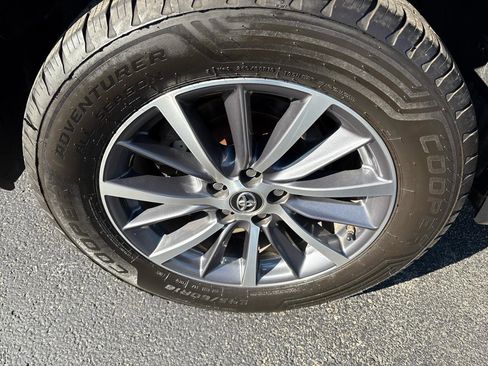 Used 2019 Toyota Highlander XLE FWD image 13