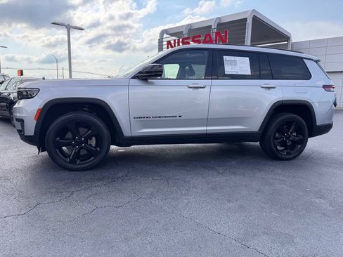 Used 2023 Jeep Grand Cherokee L Laredo AWD/4WD image 2