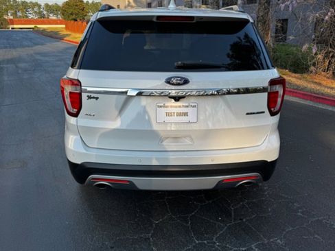 Used 2016 Ford Explorer XLT w/ Equipment Group 202A image 4