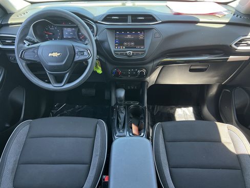 Used 2021 Chevrolet TrailBlazer LS FWD image 2