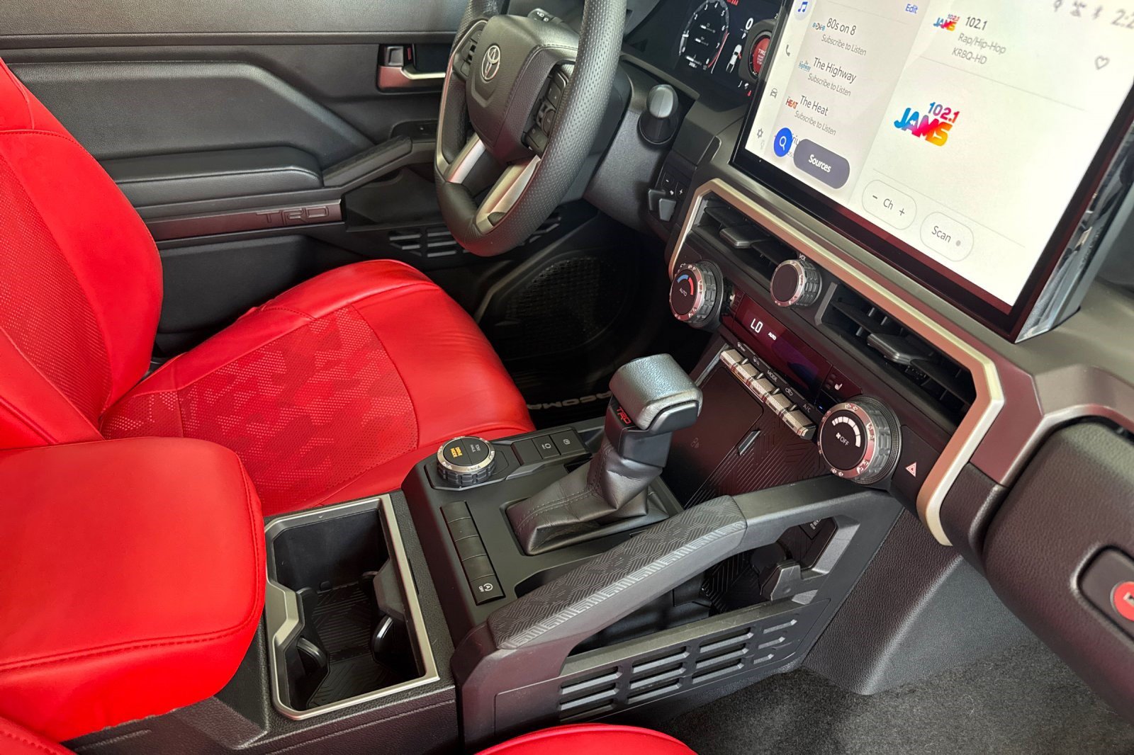 Used 2024 Toyota Tacoma TRD Sport w/ TRD Sport Upgrade Package RWD image 19