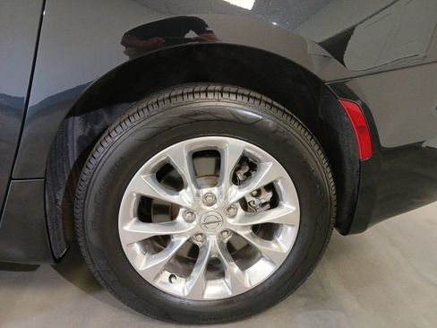 Used 2021 Chrysler Pacifica Touring-L w/ Premium & Safety Sphere Group AWD/4WD image 19