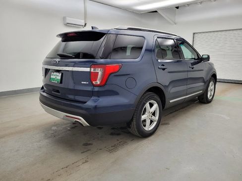 Used 2017 Ford Explorer XLT w/ Equipment Group 202A image 10