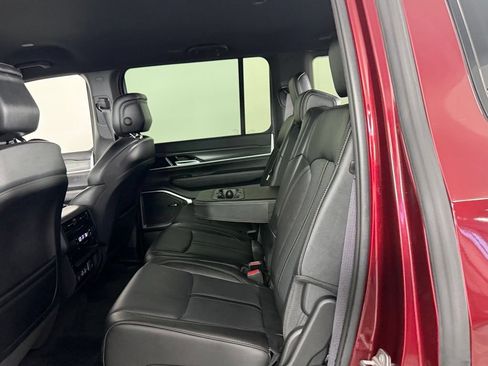 Used 2023 Jeep Wagoneer Series III w/ Preferred Equipment Group AWD/4WD image 26