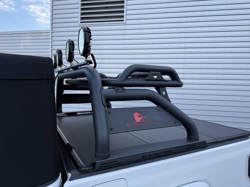 Used 2023 Jeep Gladiator Overland image 8