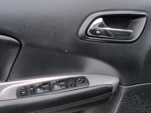 Used 2019 Dodge Journey SE FWD image 13