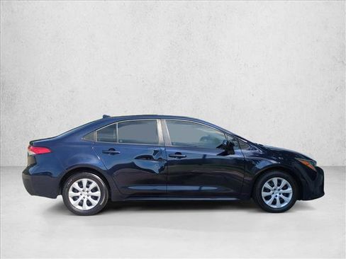 Used 2022 Toyota Corolla LE FWD image 7