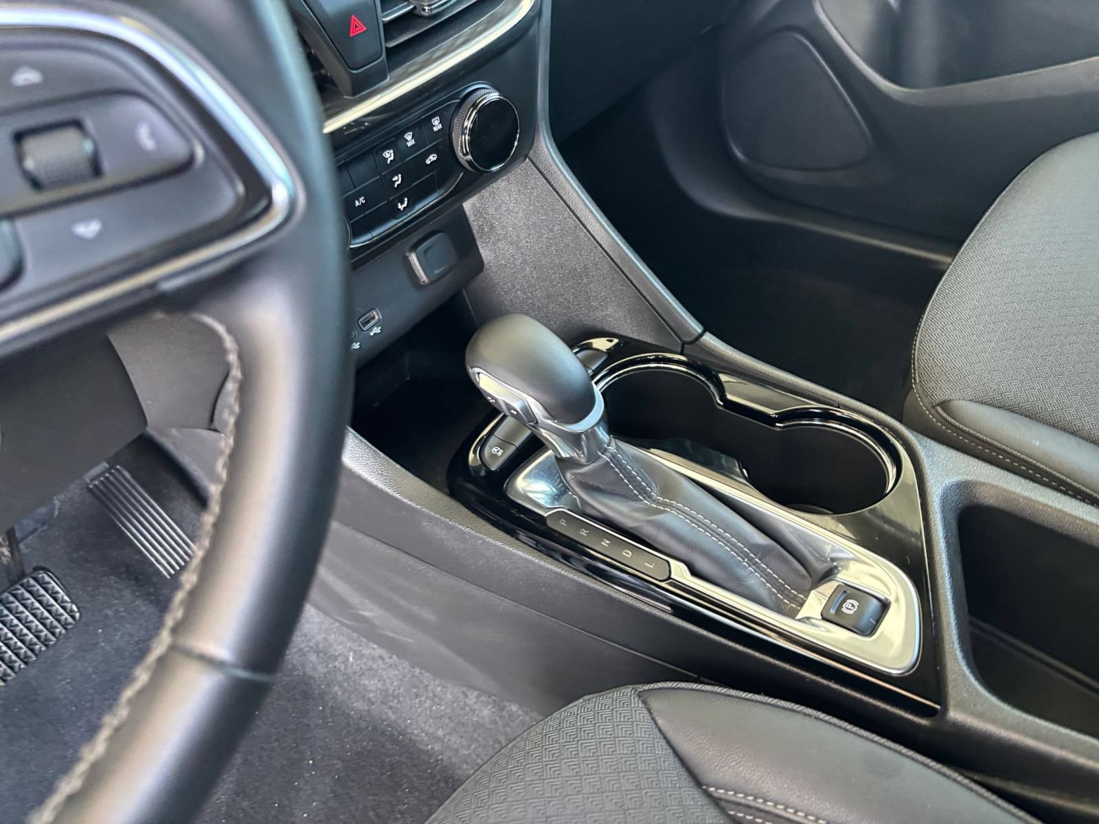 Used 2025 Buick Encore GX Preferred FWD image 41
