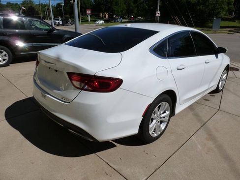 Used 2017 Chrysler 200 Limited w/ Convenience Group FWD image 2