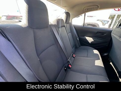 Used 2022 Toyota Corolla LE image 9