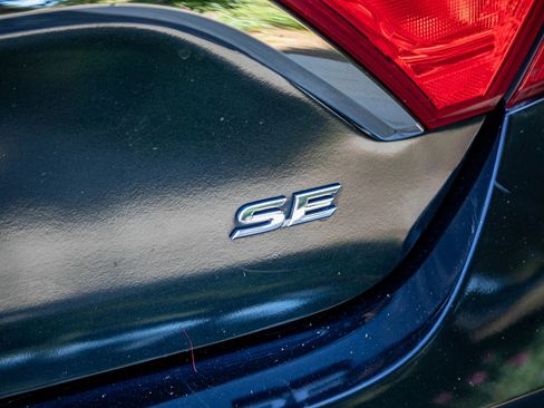 Used 2017 Toyota Camry SE image 18