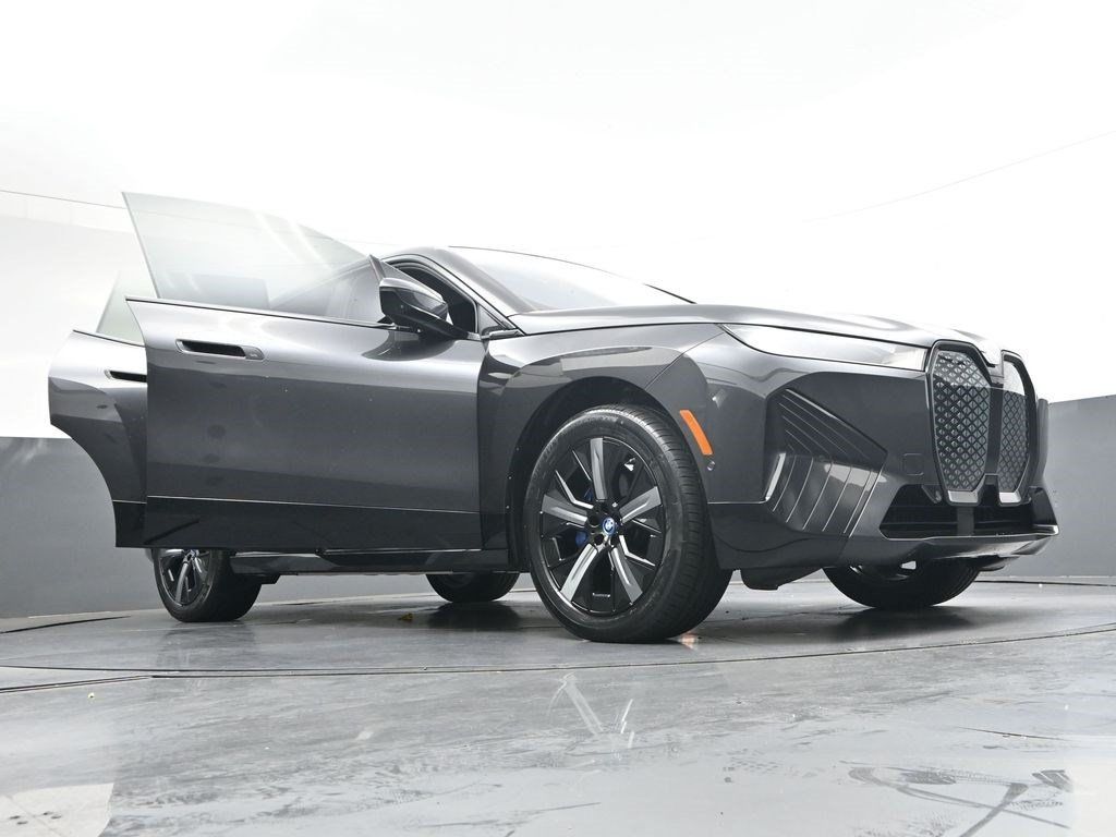 Used 2024 BMW iX xDrive50 w/ Premium Package AWD/4WD image 38