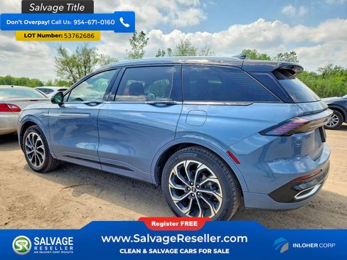 Used 2025 Lincoln Nautilus Reserve AWD/4WD image 3
