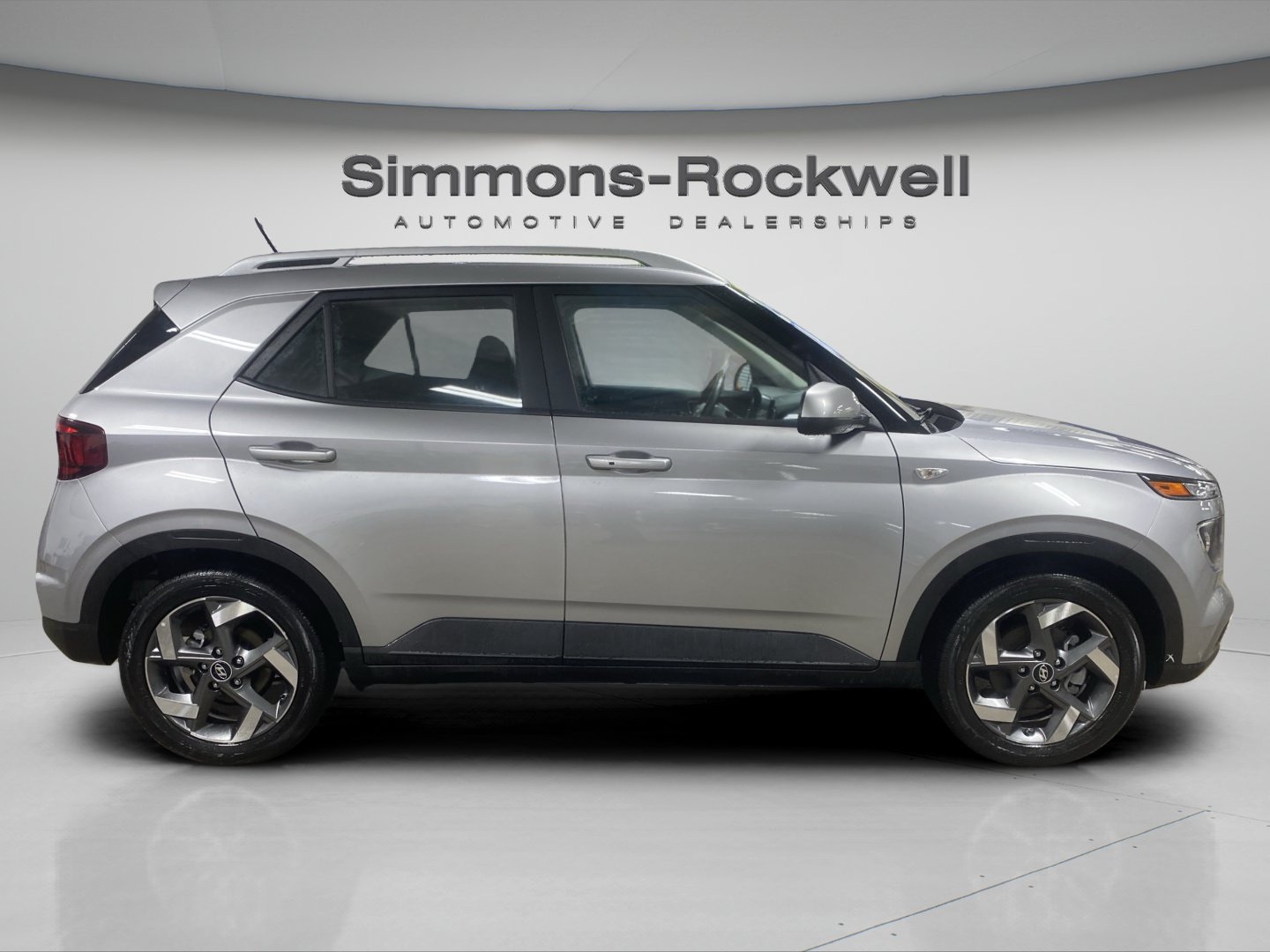 Used 2025 Hyundai Venue SEL FWD image 6