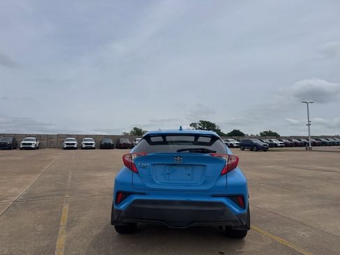 Used 2019 Toyota C-HR XLE FWD image 20