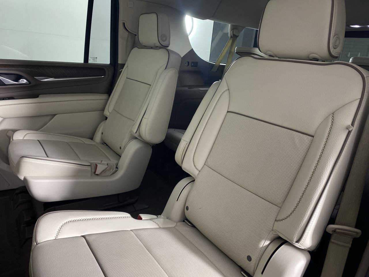 Certified 2021 GMC Yukon XL Denali w/ Denali Premium Package AWD/4WD image 15