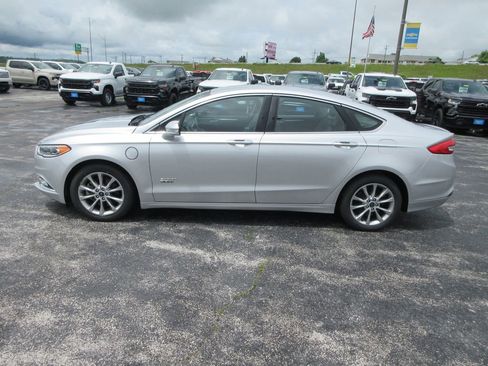 Used 2017 Ford Fusion Energi SE FWD image 2