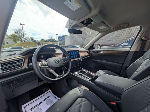 Used 2025 Volkswagen Atlas SE image 15