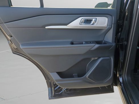 New 2026 Ford Explorer Active AWD/4WD image 23