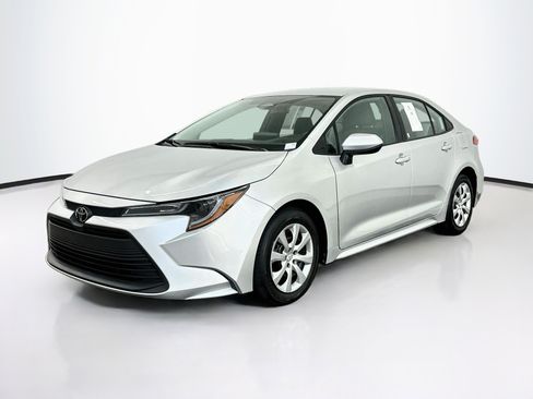 Used 2025 Toyota Corolla LE FWD image 3