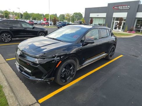 Certified 2025 Chevrolet Equinox EV RS FWD image 2