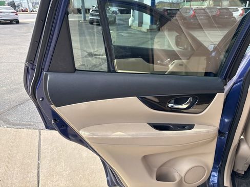 Used 2019 Nissan Rogue SL w/ Premium Package image 28