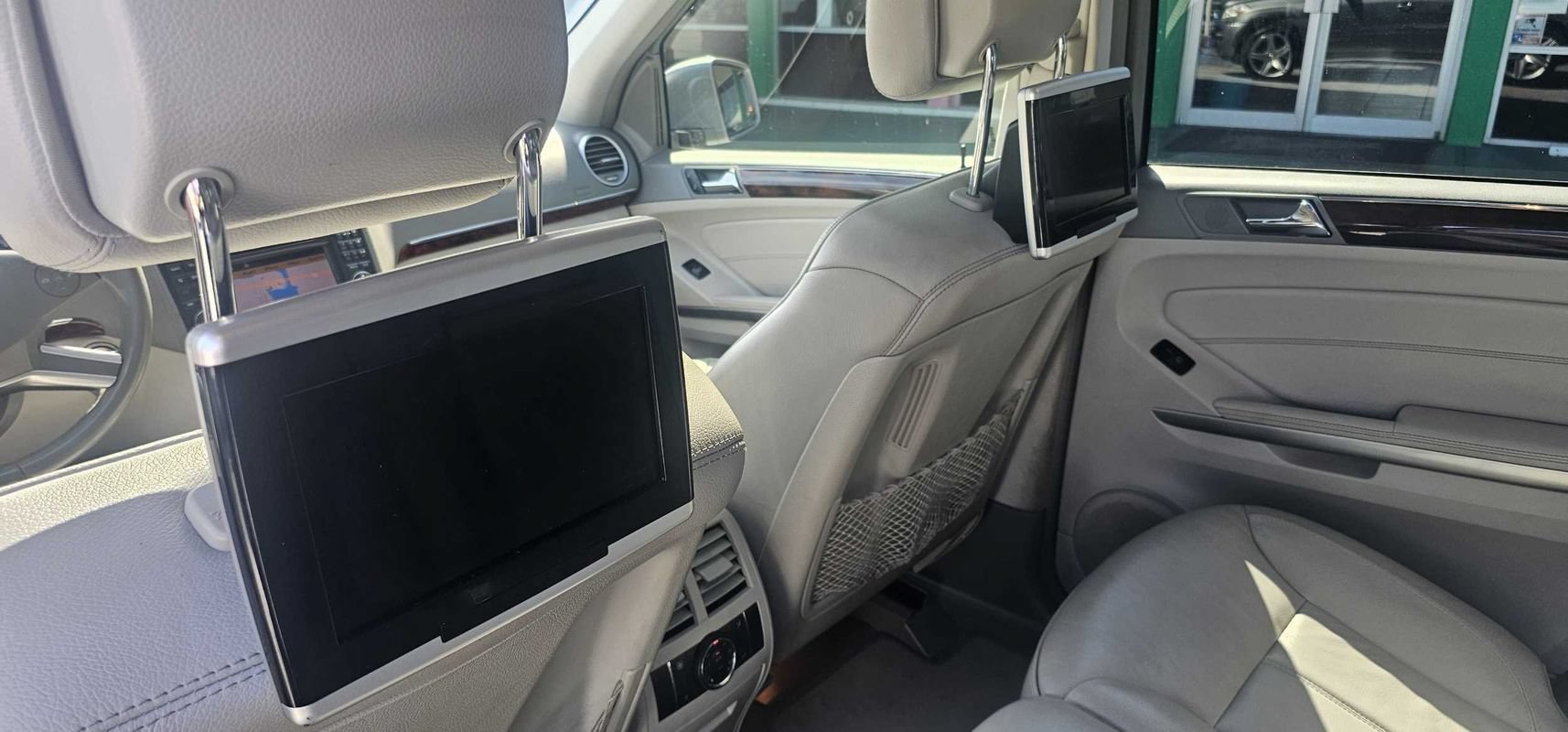 Used 2011 Mercedes-Benz GL 550 4MATIC image 22