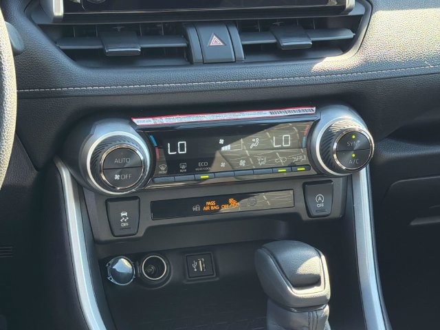Used 2025 Toyota RAV4 XLE AWD/4WD image 16
