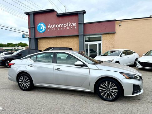 Used 2023 Nissan Altima 2.5 SV image 6