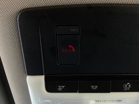 Used 2025 Nissan Rogue SV AWD/4WD image 19