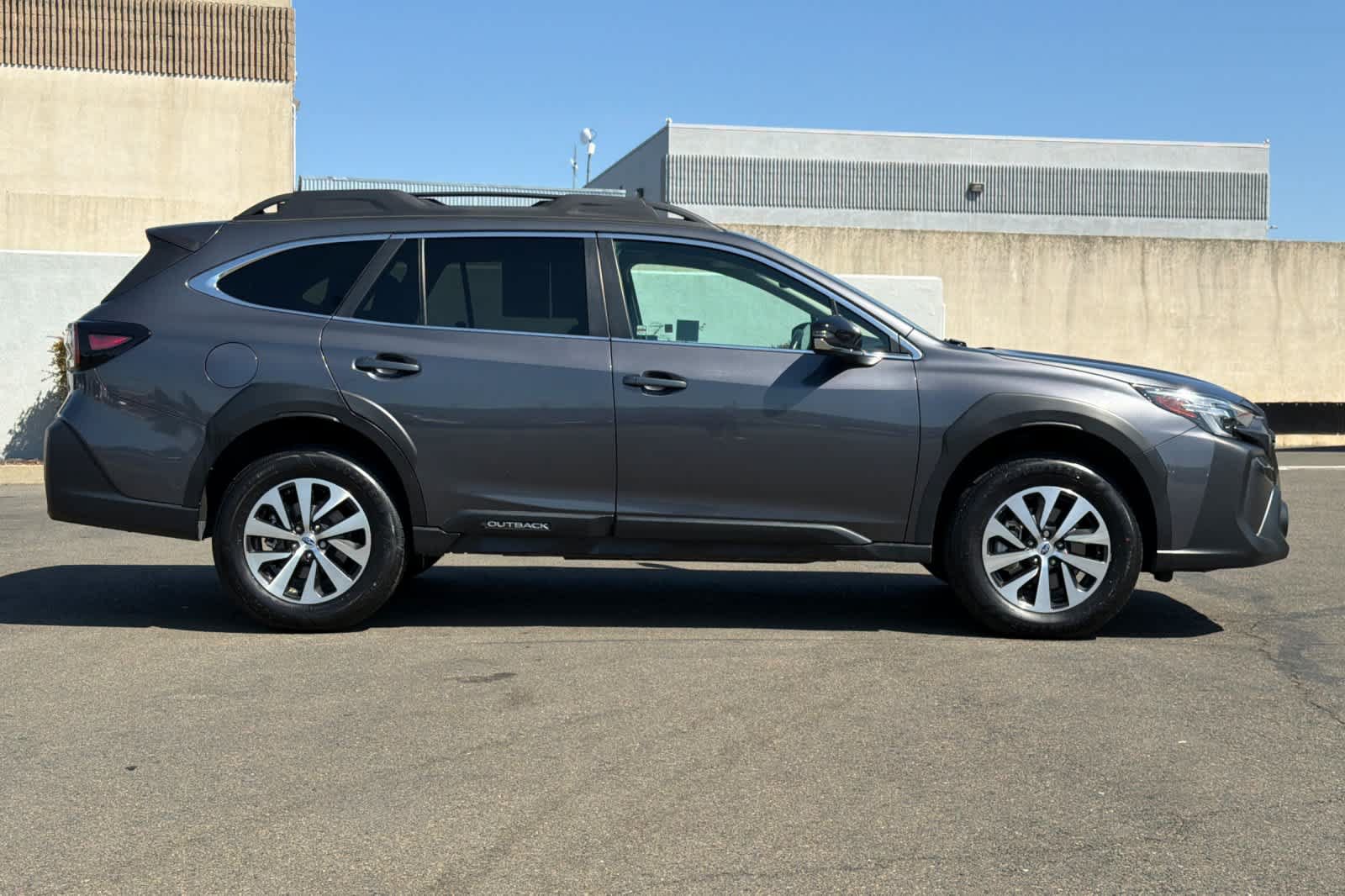 Used 2025 Subaru Outback Premium AWD/4WD image 6