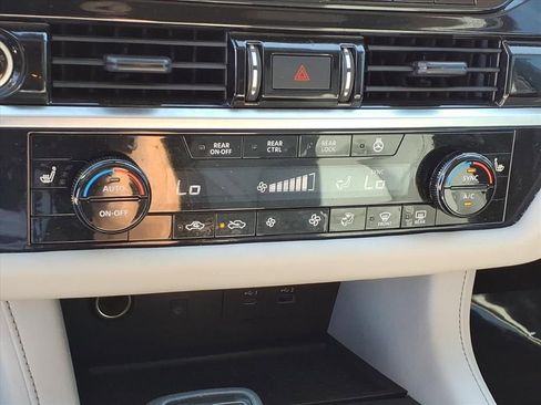 Used 2023 Nissan Pathfinder SL image 17