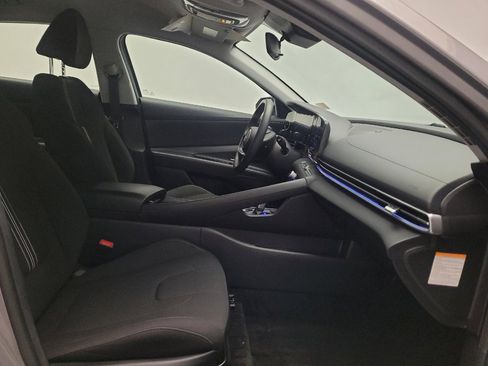 Used 2024 Hyundai Elantra Blue FWD image 21