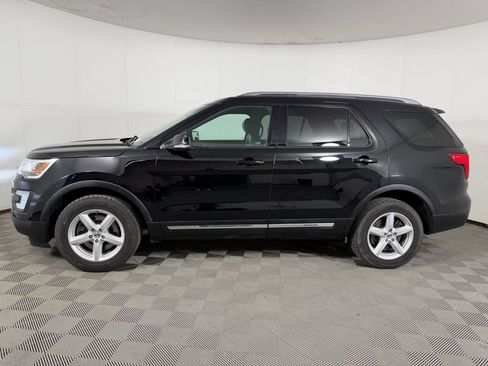 Used 2016 Ford Explorer XLT w/ Equipment Group 202A image 2