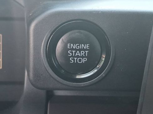 Certified 2025 Toyota Tacoma SR5 AWD/4WD image 19